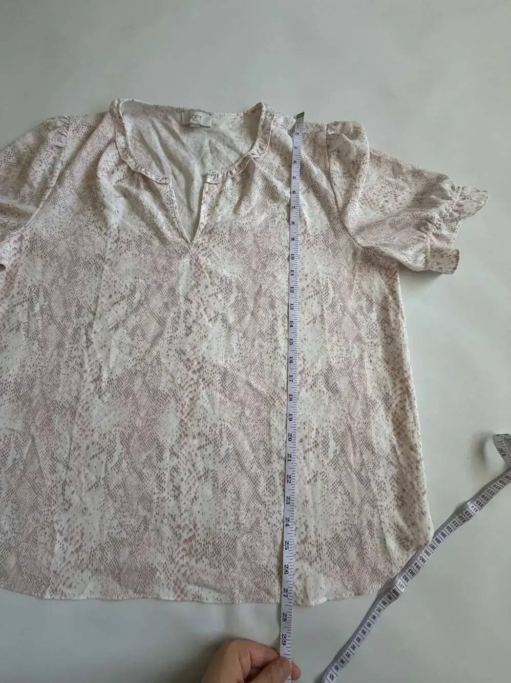 Loft Blouse XL Womens Pink White Snakeskin Print Ruffle Puff Sleeve V-Neck Y2K